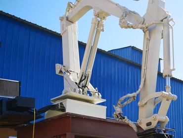 Fırın önünde manipülatör uygulama